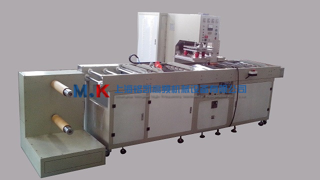 全自動(dòng)連續(xù)折合機(jī)